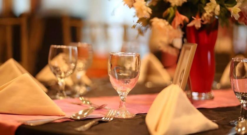Hotel Lancaster Manila 3*